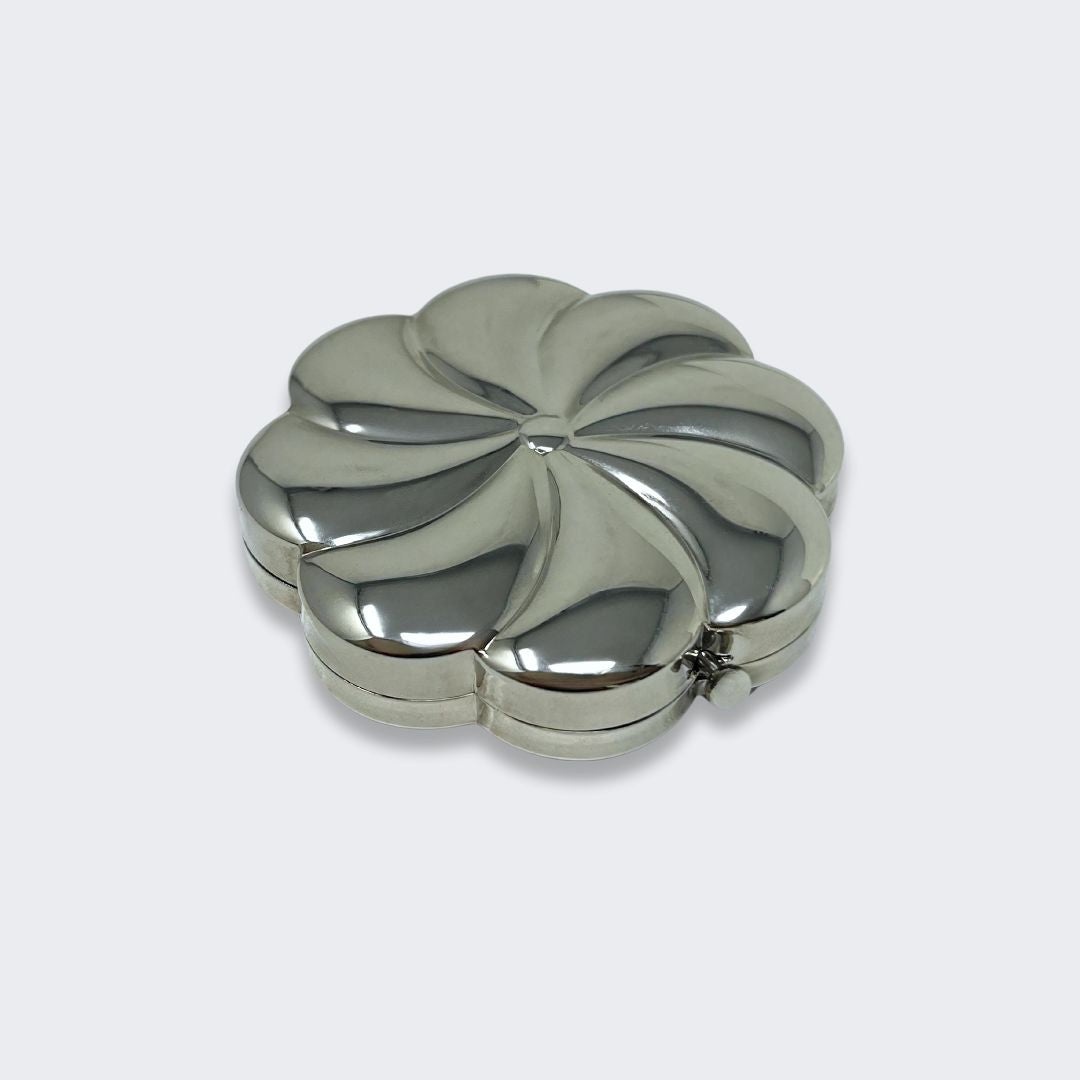 CM764 Elegant Flower Compact Mirror - Silver